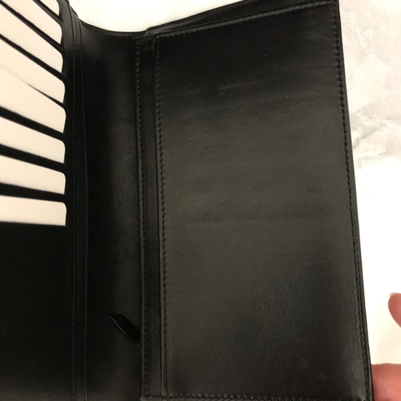 Excellent condition Chanel Lucky Symbols Billfold Patent Wallet - Picture 3 of 12